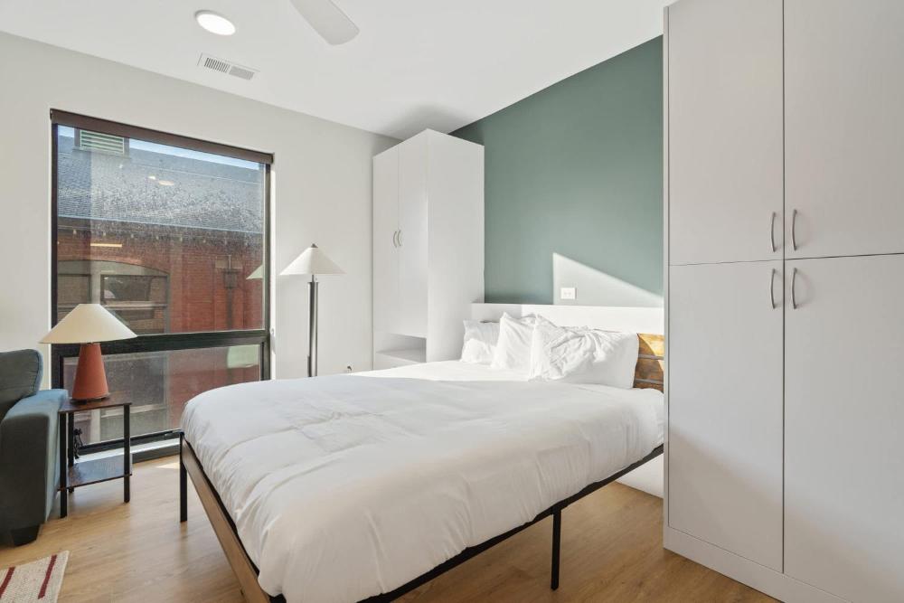 CozySuites Mass with parking lounge & roof deck #36